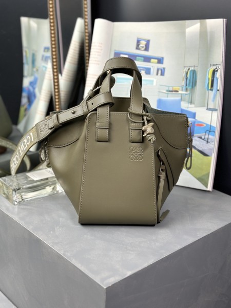  Handbags LOEWE 𝘏𝘢𝘮𝘮𝘰𝘤𝘬 size:20.8-19.5-14.5 cm