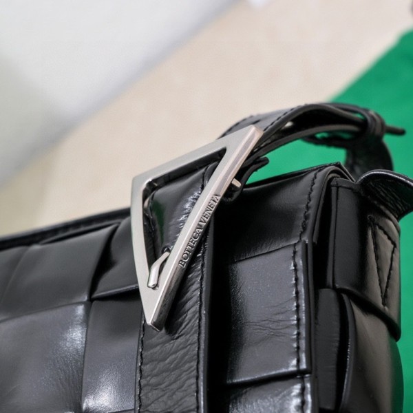 Handbags  Bottega Veneta 7587 size:17.5*10.5*3 cm