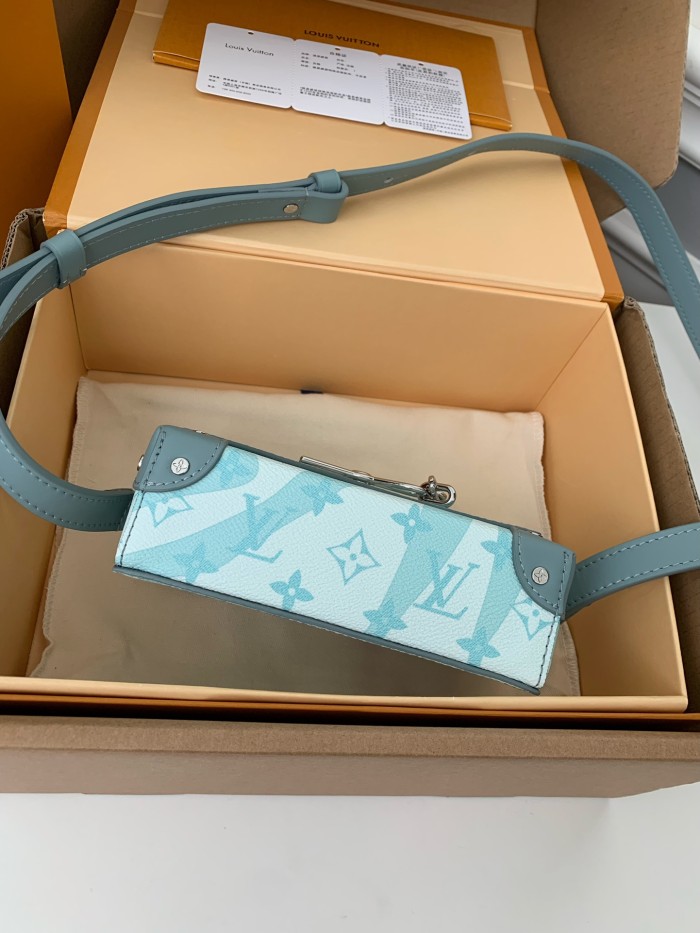  Handbags Louis Vuitton M22637 size:18*11*6.5 cm