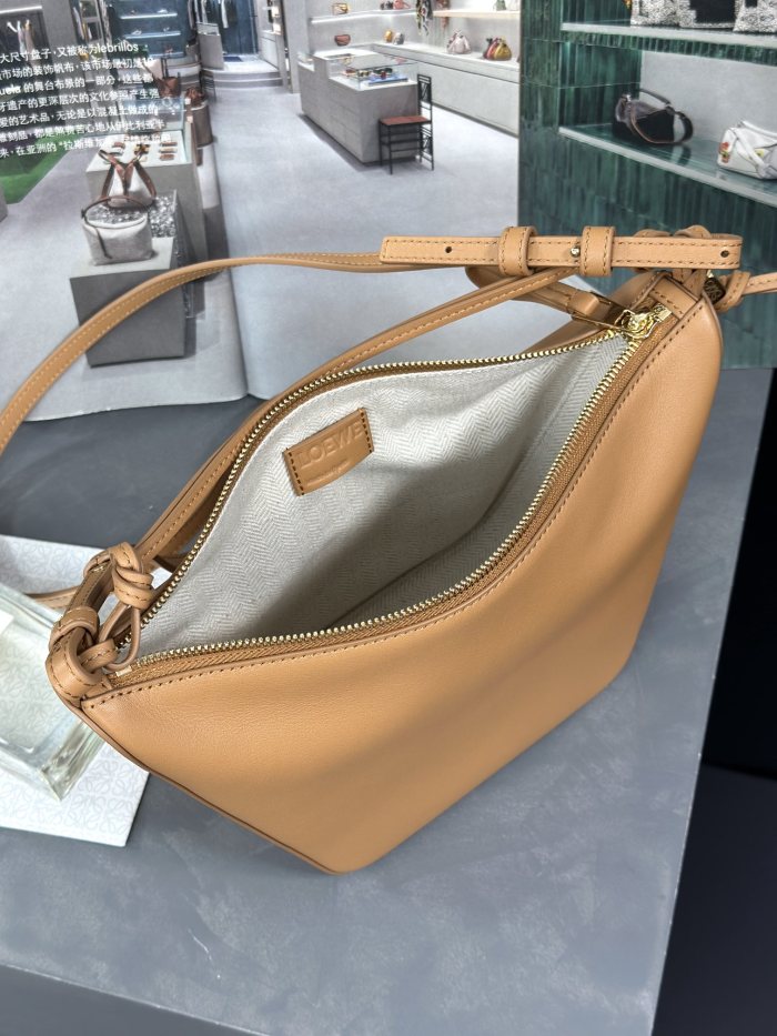  Handbags LOEWE 𝗛𝗮𝗺𝗺𝗼𝗰𝗸 𝗵𝗼𝗯𝗼 size:28-17-9.5 cm