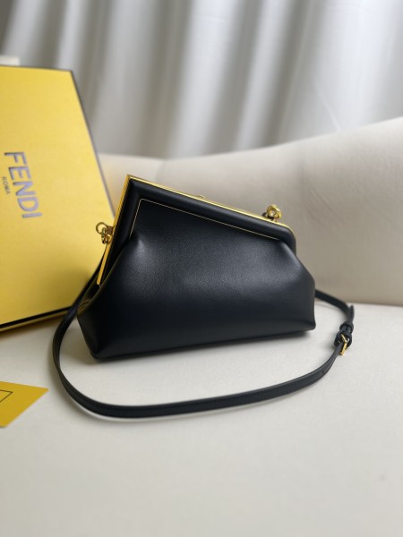 handbags FENDI 2218 size:18*26*9.5cm