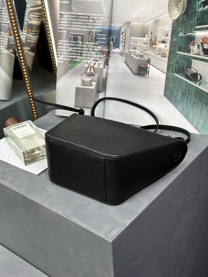  Handbags LOEWE 𝗛𝗮𝗺𝗺𝗼𝗰𝗸 𝗵𝗼𝗯𝗼 size:28-17-9.5 cm