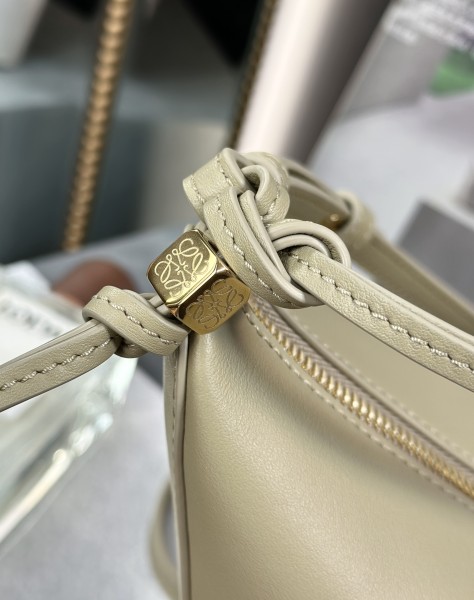  Handbags LOEWE 𝗛𝗮𝗺𝗺𝗼𝗰𝗸 𝗵𝗼𝗯𝗼 size:28-17-9.5 cm