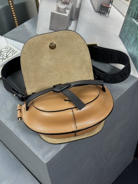  Handbags LOEWE 𝘔𝘪𝘯𝘪 𝘎𝘢𝘵𝘦 size:15*12.5*9cm