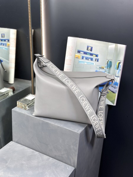  Handbags LOEWE 𝐂𝐮𝐛𝐢   size:43-13.5-29 cm