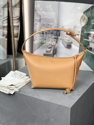  Handbags LOEWE Cubi size:21-17-13 cm