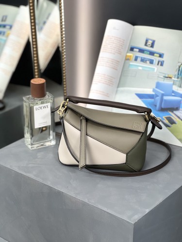  Handbags LOEWE 𝙈𝙞𝙣𝙞 𝙋𝙪𝙯𝙯𝙡𝙚 𝙀𝙙𝙜𝙚 size:18-8-12.5 cm