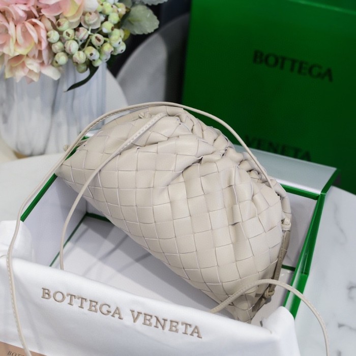 handbags Bottega Veneta The pouch size:23*13*8
