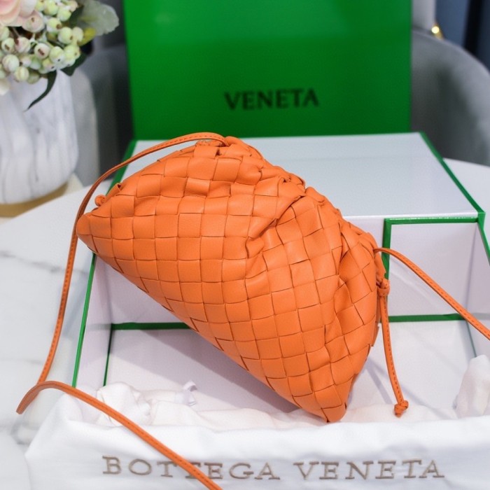 handbags Bottega Veneta The pouch size:23*13*8