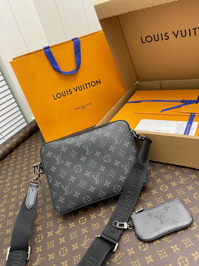 Louis Vuitton Trio Messenger Monogram Eclipse Reverse Gray M69443 size:25*7*18.5 cm