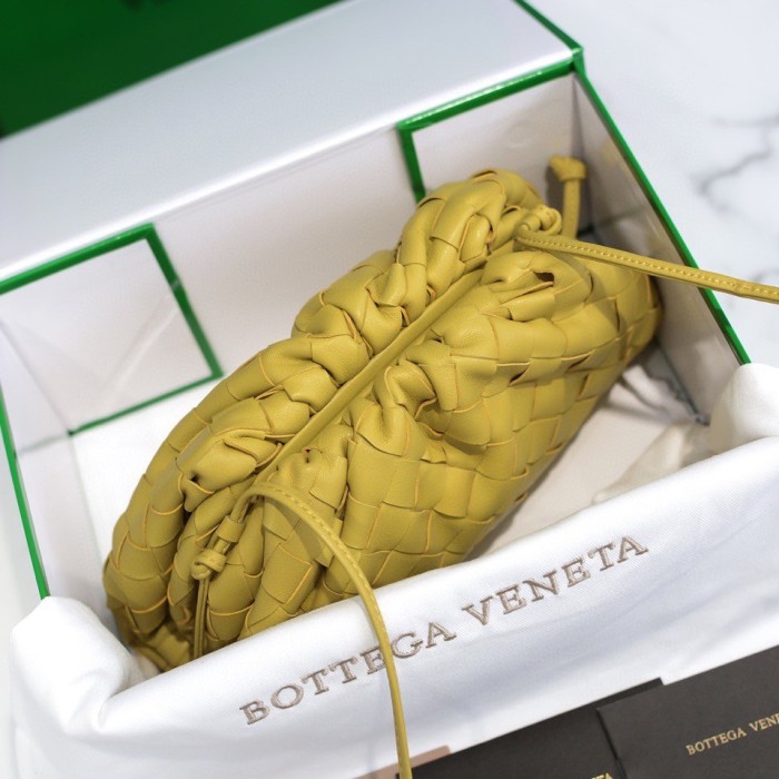 handbags Bottega Veneta The pouch size:23*13*8