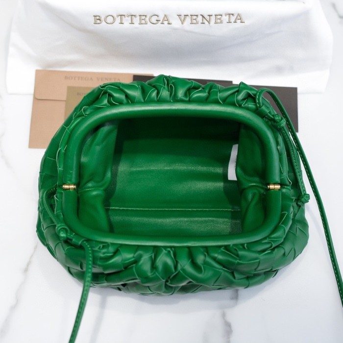 handbags Bottega Veneta The pouch size:23*13*8