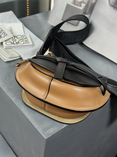  Handbags LOEWE 𝘔𝘪𝘯𝘪 𝘎𝘢𝘵𝘦 size:15*12.5*9cm