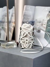  Handbags LOEWE 𝗔𝗻𝗮𝗴𝗿𝗮𝗺 size:21-12-7 cm