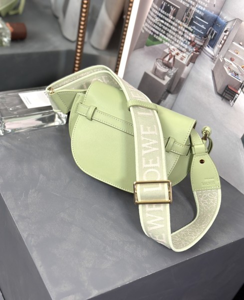  Handbags LOEWE 𝘔𝘪𝘯𝘪 𝘎𝘢𝘵𝘦 size:15*12.5*9cm