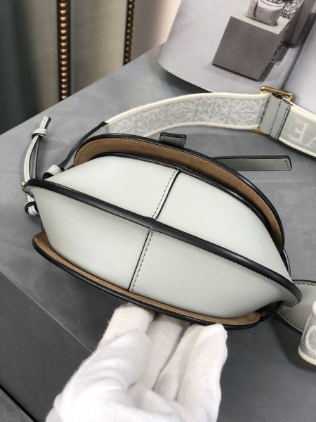  Handbags LOEWE 𝘔𝘪𝘯𝘪 𝘎𝘢𝘵𝘦 size:15*12.5*9cm