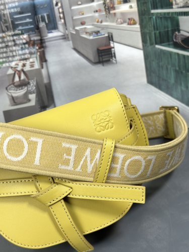  Handbags LOEWE 𝘔𝘪𝘯𝘪 𝘎𝘢𝘵𝘦 size:15*12.5*9cm