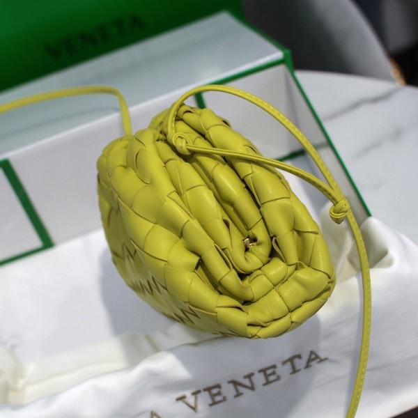 handbags Bottega Veneta The pouch size:23*13*8