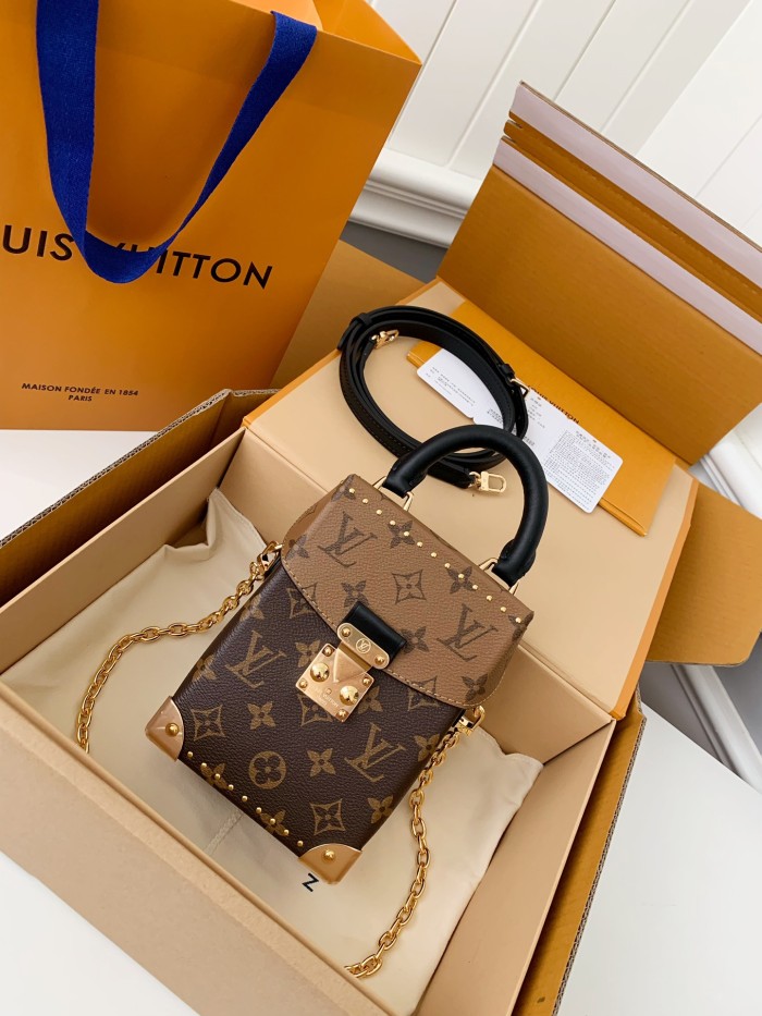  Handbags Louis Vuitton M82465 size:12.5*17.6*6 cm