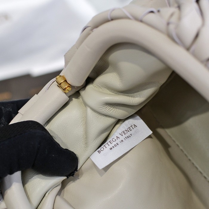 handbags Bottega Veneta The pouch size:23*13*8