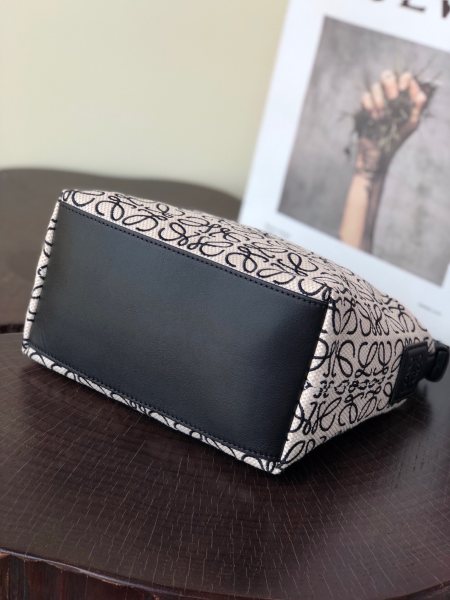  Handbags LOEWE 𝐂𝐮𝐛𝐢   size:21-12-12.5 cm