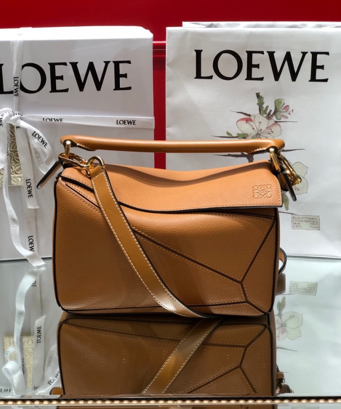  Handbags  LOEWE ZP size:24−14-11 cm
