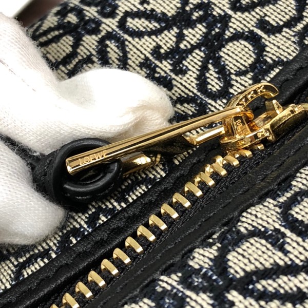  Handbags LOEWE 𝐂𝐮𝐛𝐢   size:21-12-17 cm