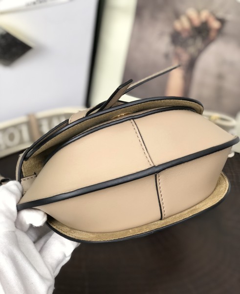  Handbags LOEWE 𝘔𝘪𝘯𝘪 𝘎𝘢𝘵𝘦 size:15*12.5*9cm