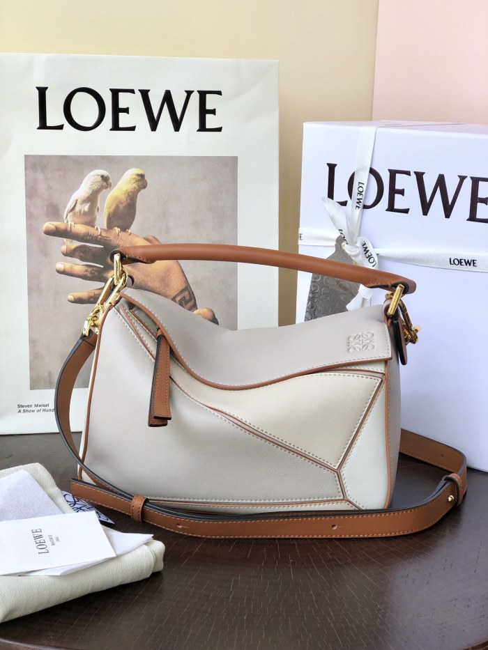  Handbags LOEWE ZP size:24−14-11 cm
