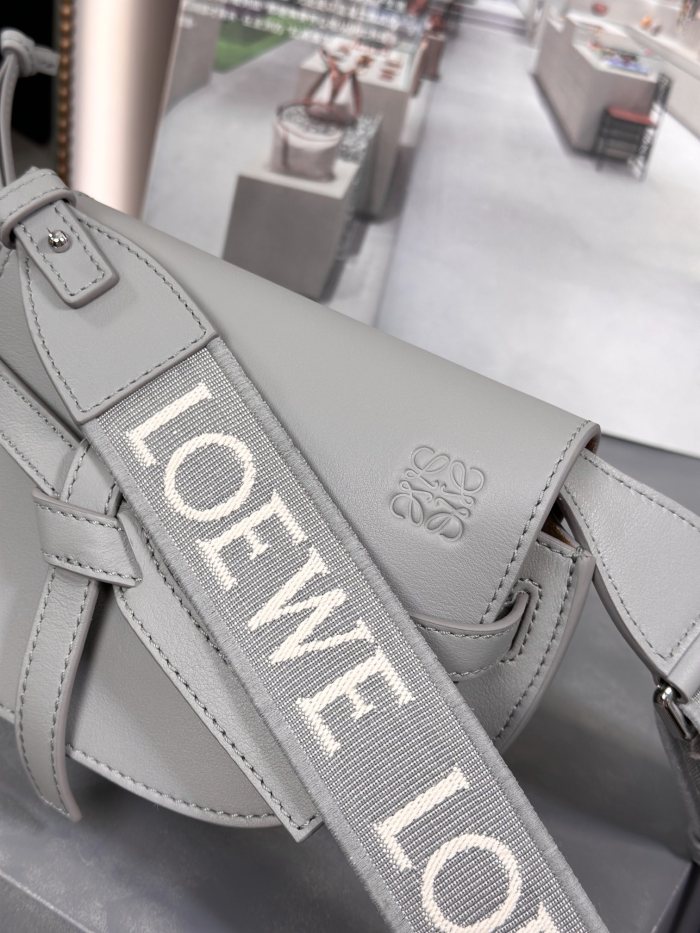  Handbags LOEWE 𝘔𝘪𝘯𝘪 𝘎𝘢𝘵𝘦 size:15*12.5*9cm