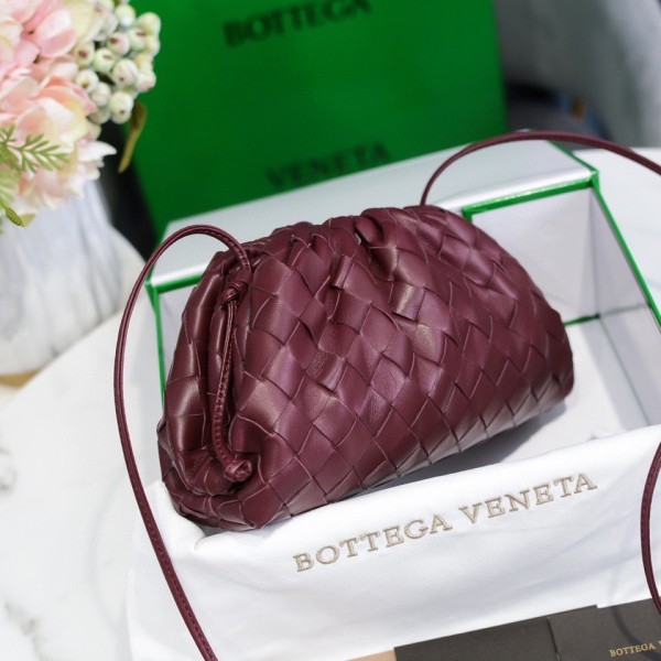 handbags Bottega Veneta The pouch size:23*13*8