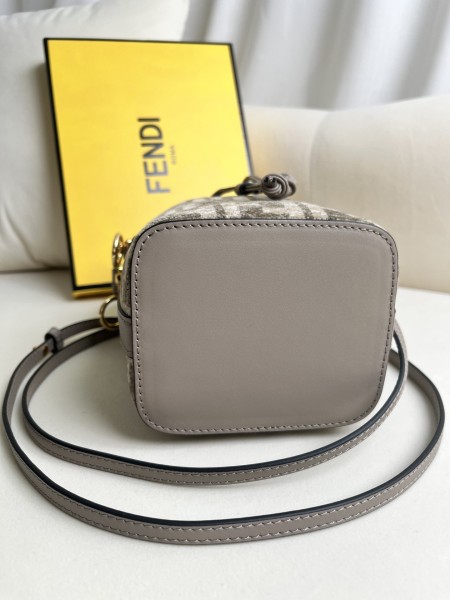 handbags FENDI 226 size:12*18*10cm