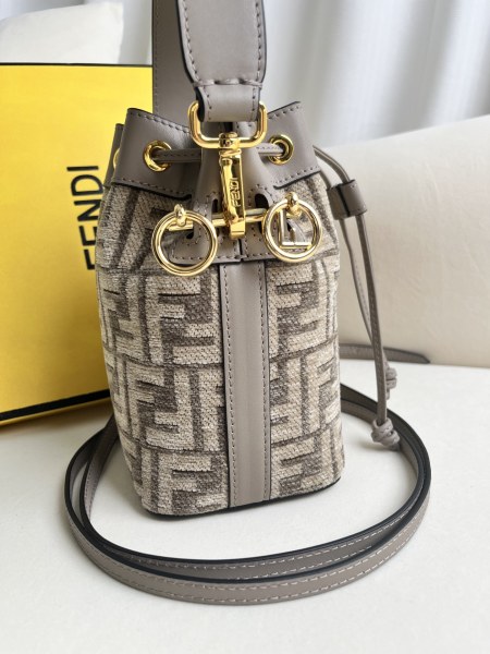 handbags FENDI 226 size:12*18*10cm