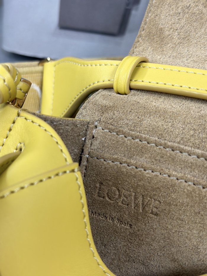  Handbags LOEWE 𝘔𝘪𝘯𝘪 𝘎𝘢𝘵𝘦 size:15*12.5*9cm