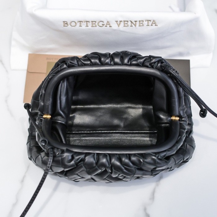 handbags Bottega Veneta The pouch size:23*13*8