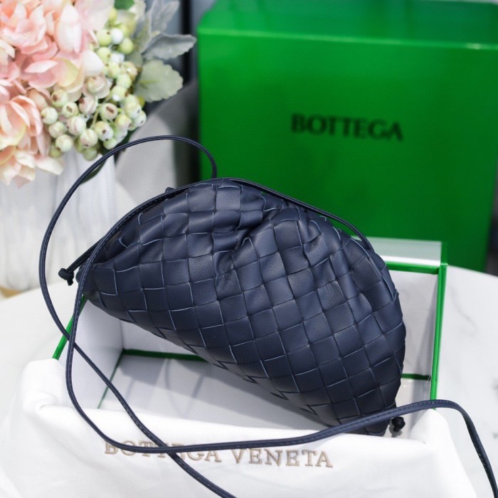handbags Bottega Veneta The pouch size:23*13*8