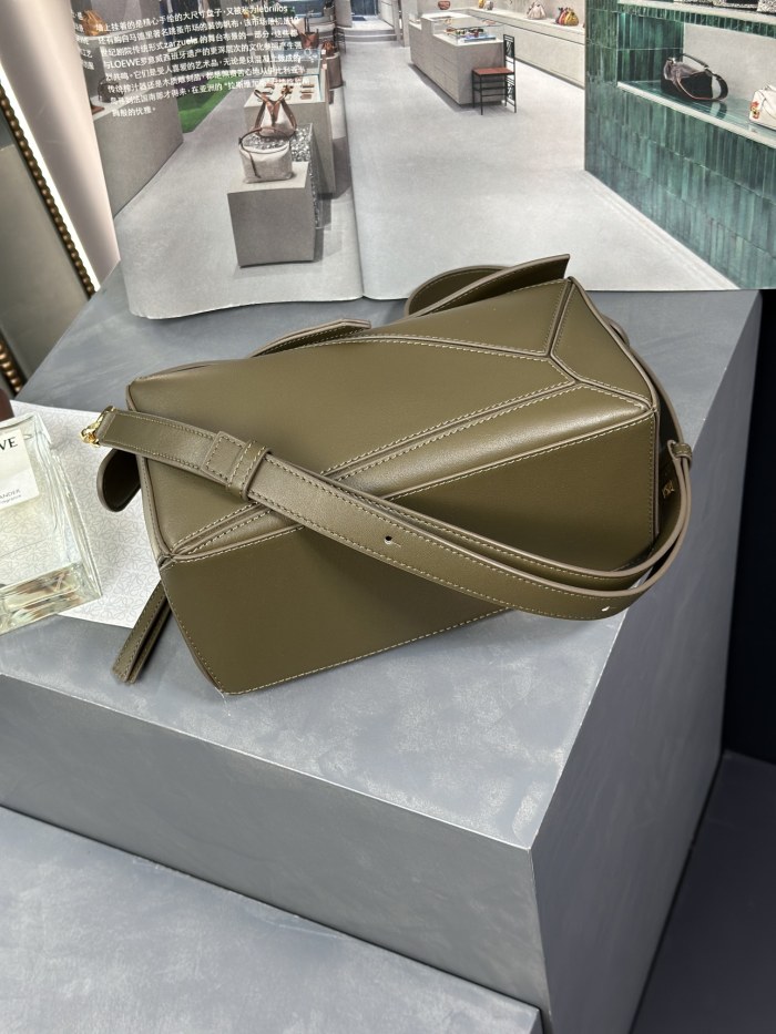  Handbags LOEWE ZP size:24−14-11 cm