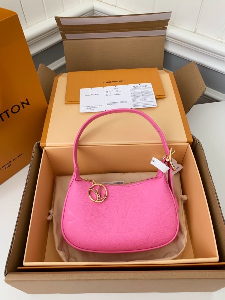  Handbags Louis Vuitton M82391 size:20.5*11*5 cm