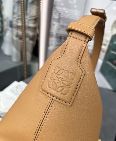  Handbags LOEWE Cubi size:21-17-13 cm