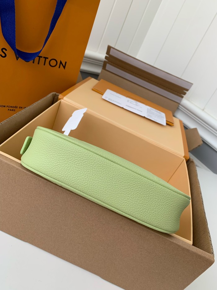  Handbags Louis Vuitton M82391 size:20.5*11*5 cm