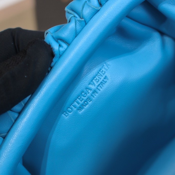 handbags Bottega Veneta The pouch size:23*13*8