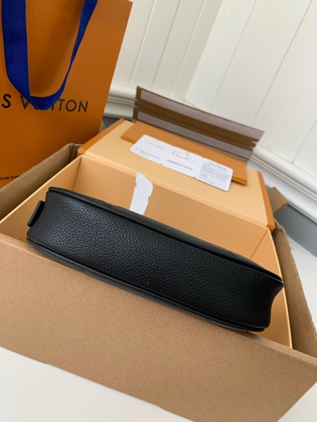  Handbags Louis Vuitton M82391 size:20.5*11*5 cm