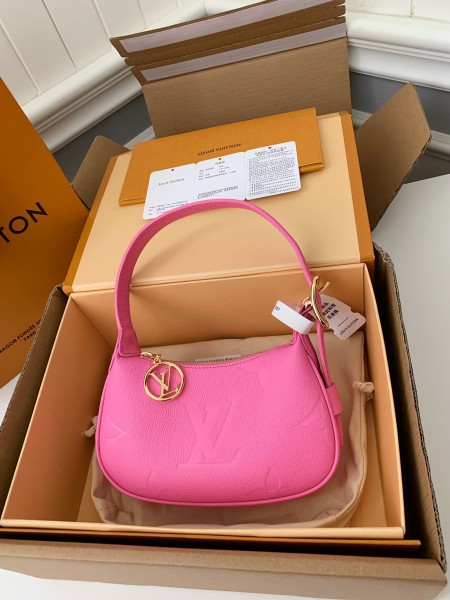  Handbags Louis Vuitton M82391 size:20.5*11*5 cm