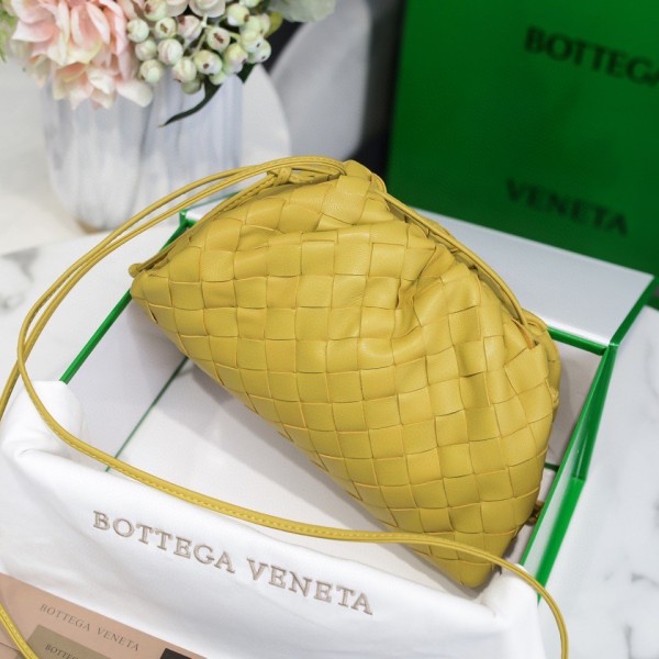 handbags Bottega Veneta The pouch size:23*13*8