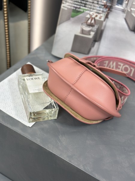  Handbags LOEWE 𝘔𝘪𝘯𝘪 𝘎𝘢𝘵𝘦 size:15*12.5*9cm