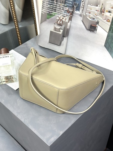  Handbags LOEWE 𝗛𝗮𝗺𝗺𝗼𝗰𝗸 𝗵𝗼𝗯𝗼 size:28-17-9.5 cm