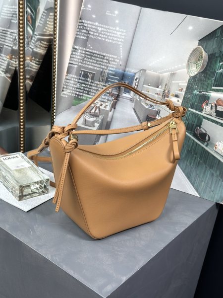  Handbags LOEWE 𝗛𝗮𝗺𝗺𝗼𝗰𝗸 𝗵𝗼𝗯𝗼 size:28-17-9.5 cm