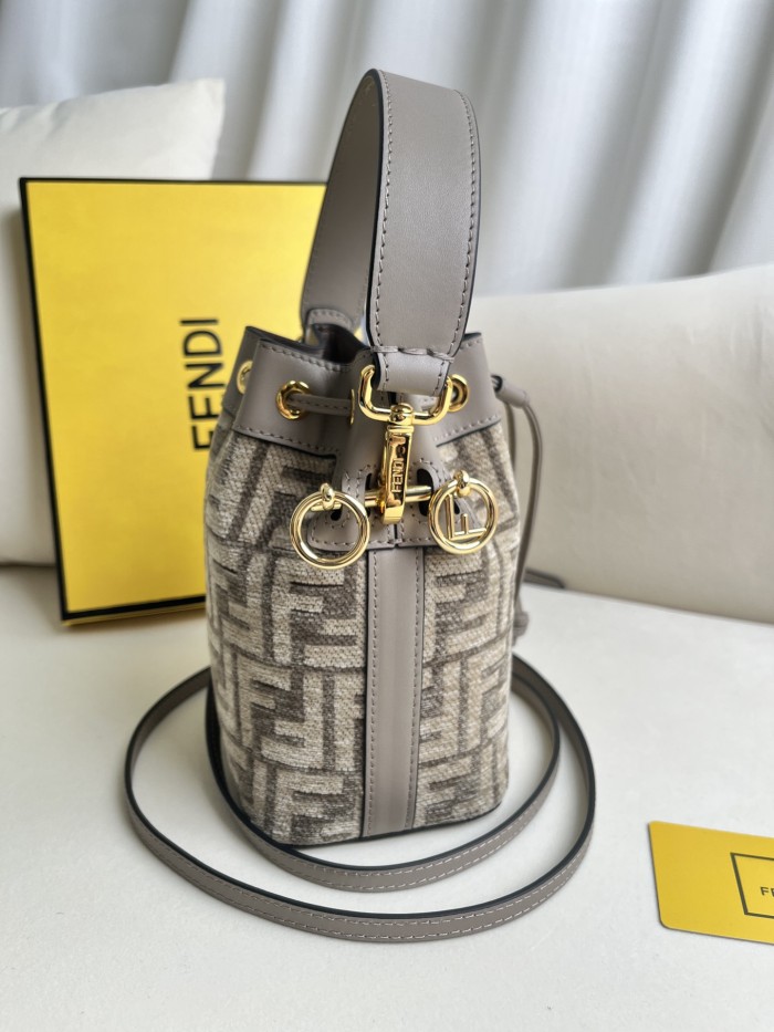 handbags FENDI 226 size:12*18*10cm