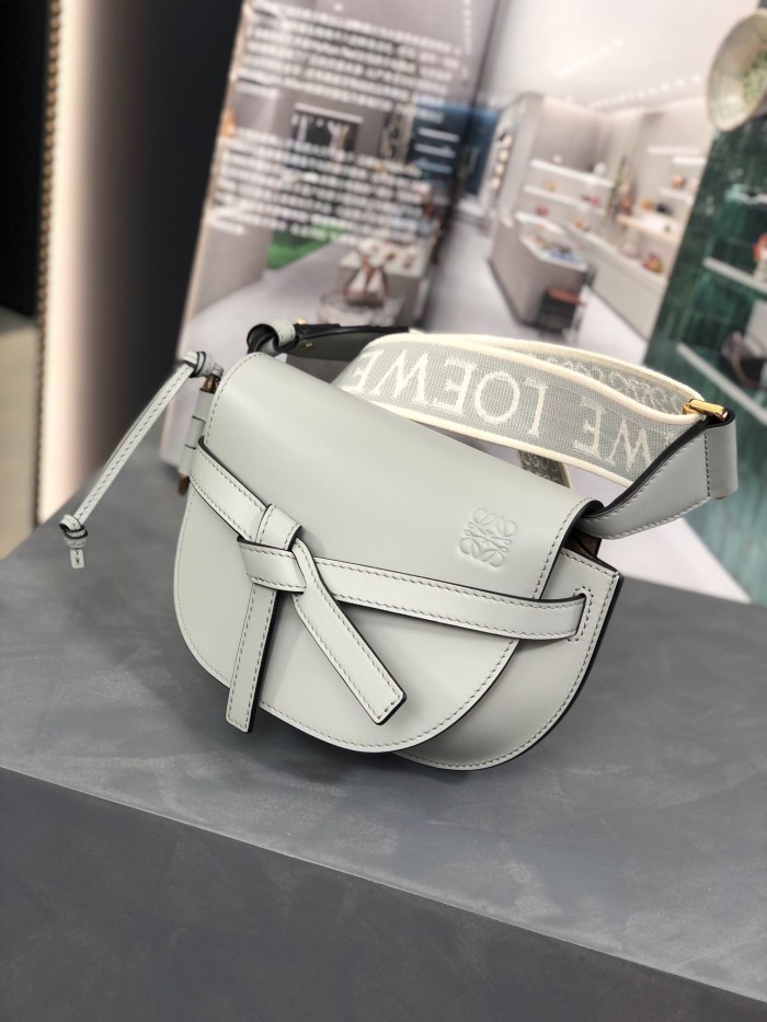  Handbags LOEWE 𝘔𝘪𝘯𝘪 𝘎𝘢𝘵𝘦 size:15*12.5*9cm
