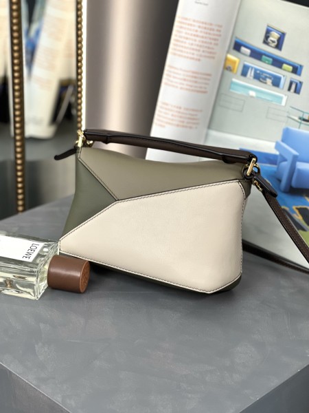  Handbags LOEWE 𝙈𝙞𝙣𝙞 𝙋𝙪𝙯𝙯𝙡𝙚 𝙀𝙙𝙜𝙚 size:18-8-12.5 cm